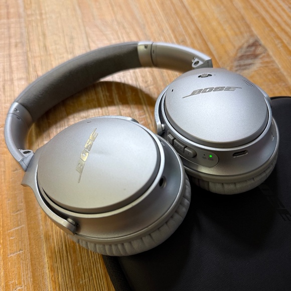 ❌SOLD❌ Bose QuietComfort 35 II Noise Cancelling Bluetooth Headphones – Silver - Picture 4 of 9